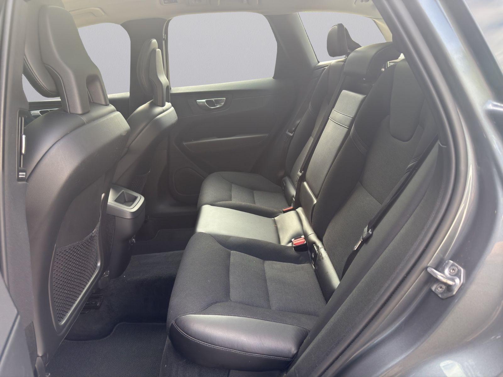 Volvo XC 60 Momentum AWD|1.HAND|SCHECKHEFT|PANO