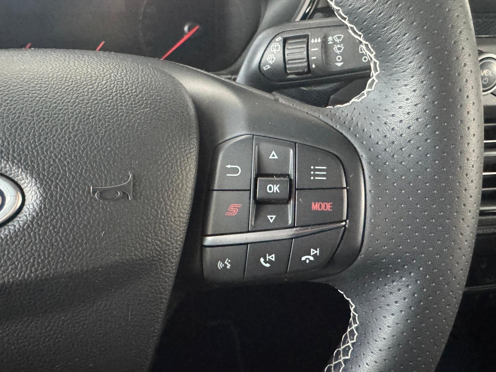Ford Focus Lim. ST*Navi&Kam*PDC*Shz*Head-up*Panoram.