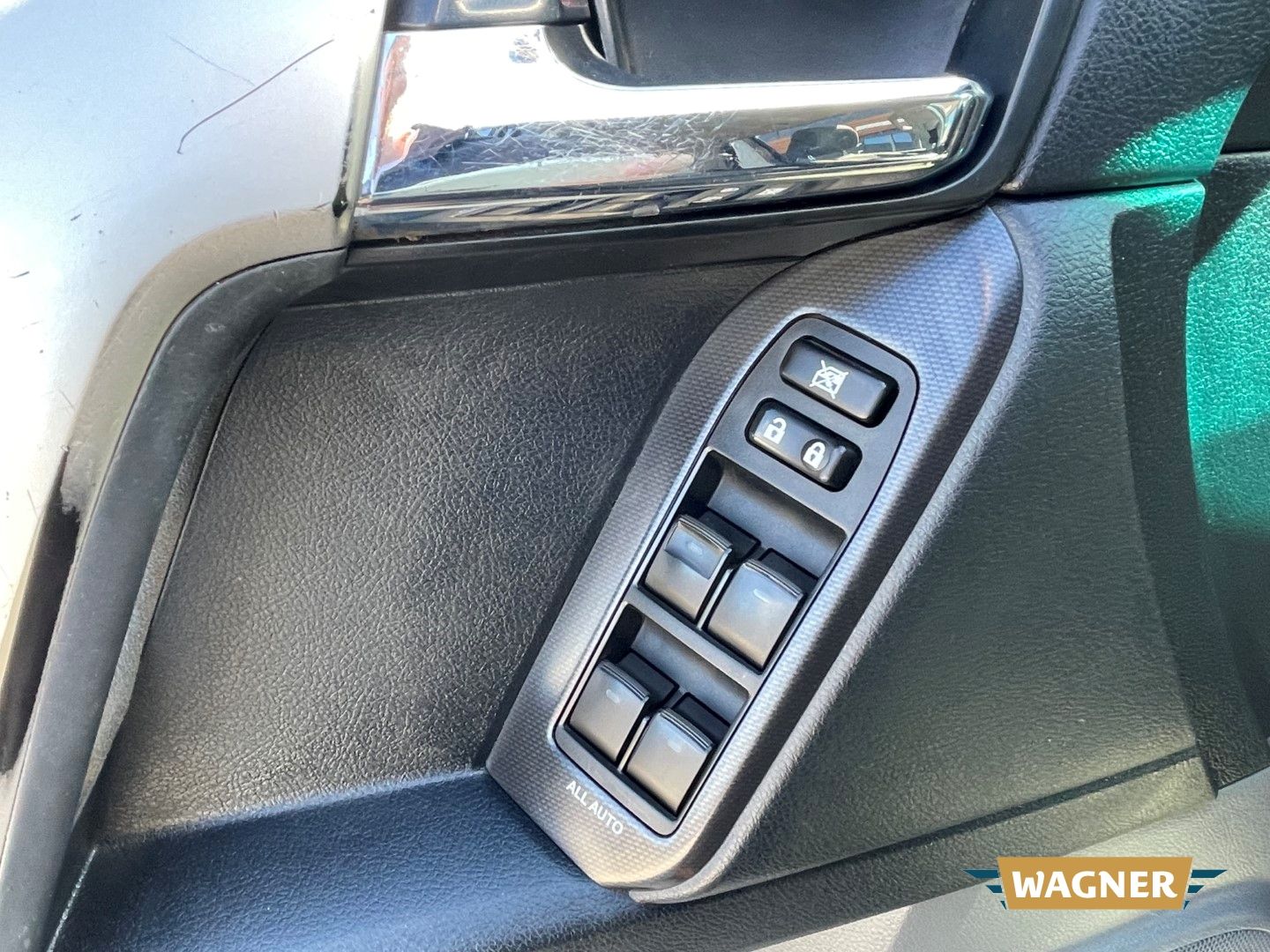 Fahrzeugabbildung Toyota Land Cruiser Life 3.0 D-4D Automatik Sitzheizung