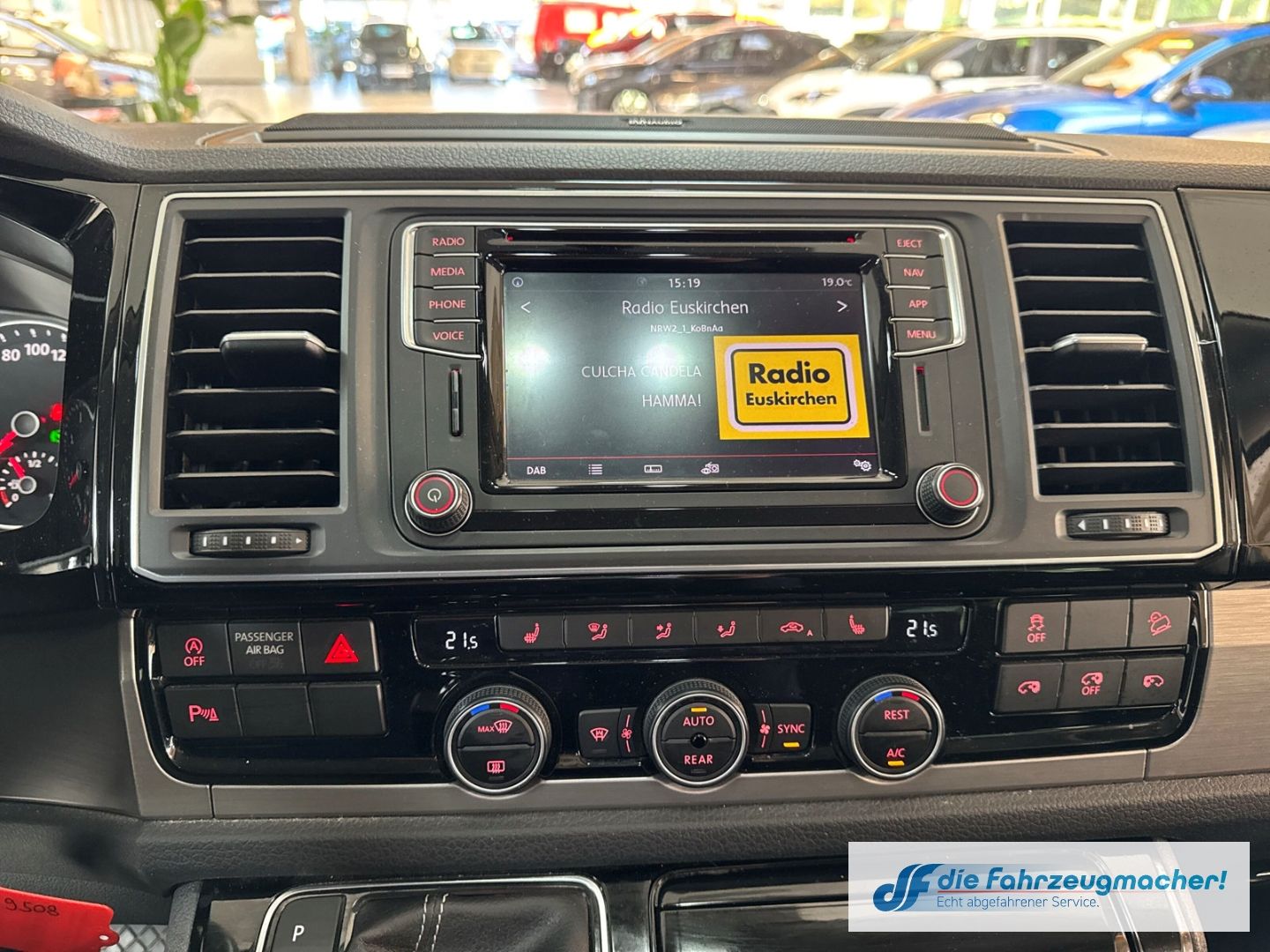 Fahrzeugabbildung Volkswagen T6 Multivan 4Motion Edition StandHZG Navi Leder