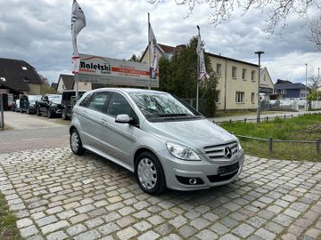 Fahrzeugabbildung Mercedes-Benz B 200 SportsTourer*Bi-Xenon*PDC*1Hand*Scheckheft