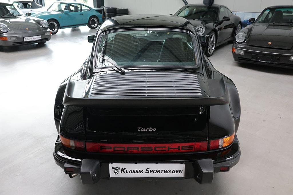 Porsche 930