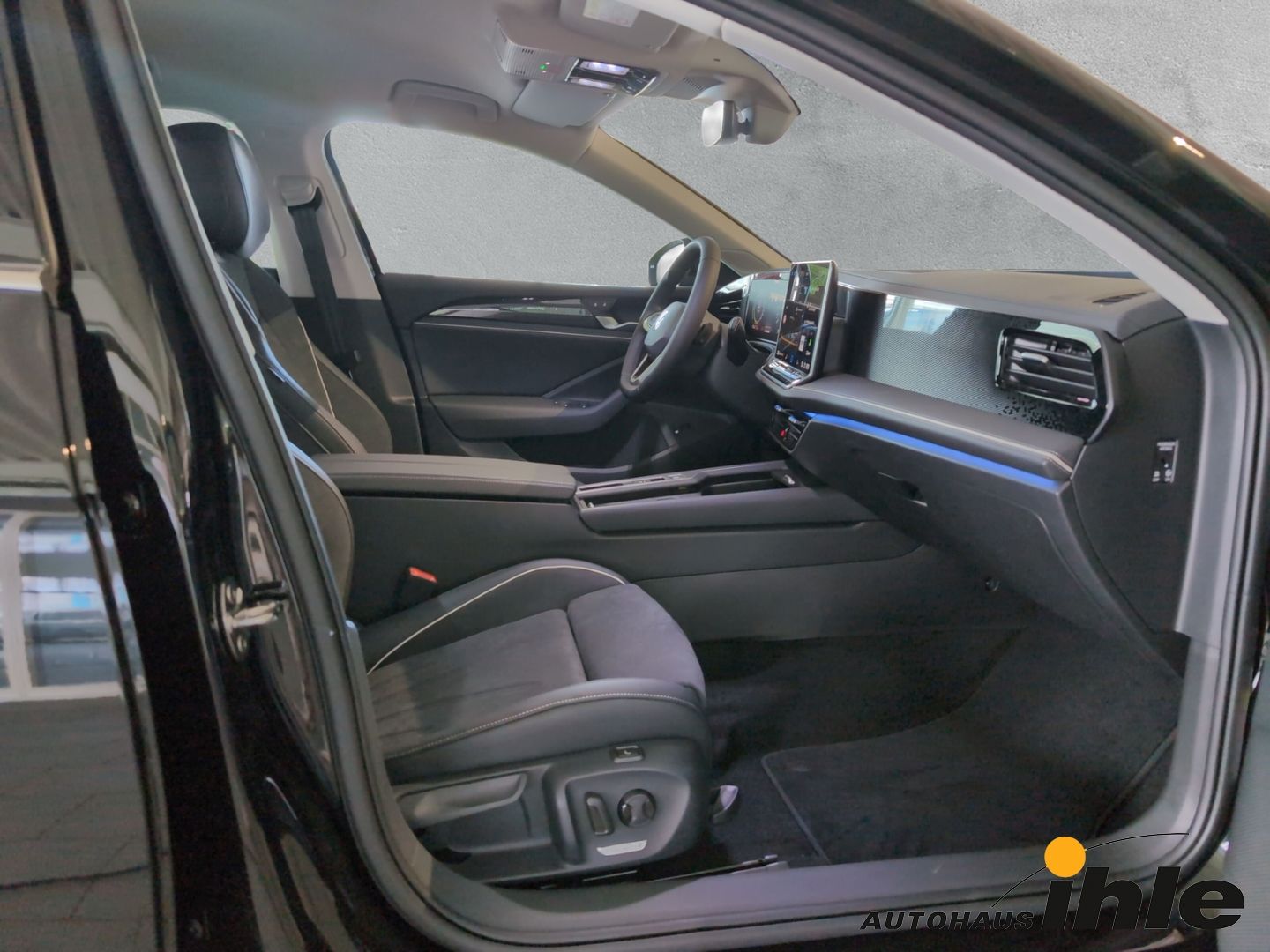 Volkswagen Passat Variant 1,5 TSI eHybrid DSG Business AKUS foto 4