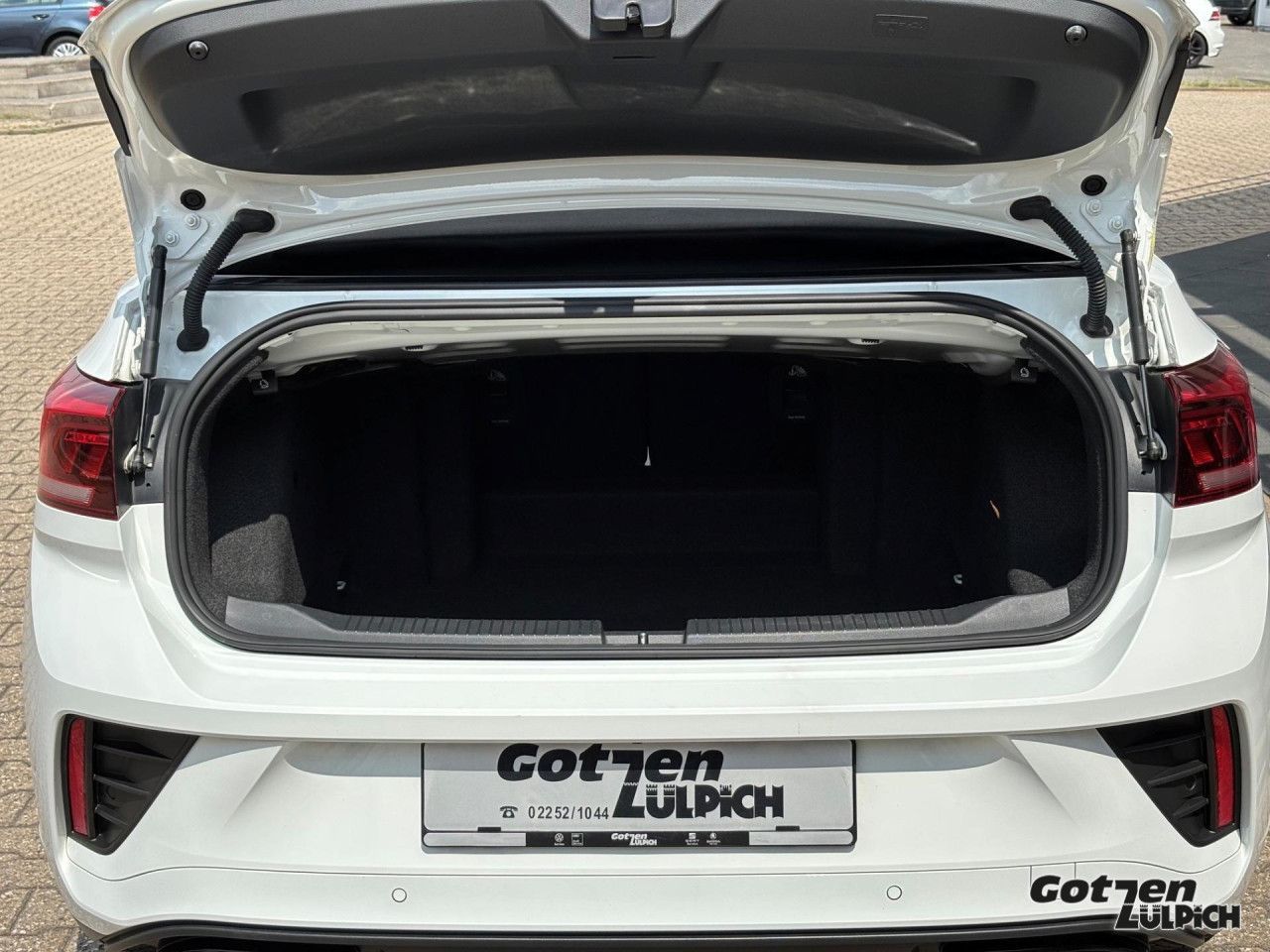 Fahrzeugabbildung Volkswagen T-Roc Cabriolet 1.5 TSI R-Line Navi Leder LED