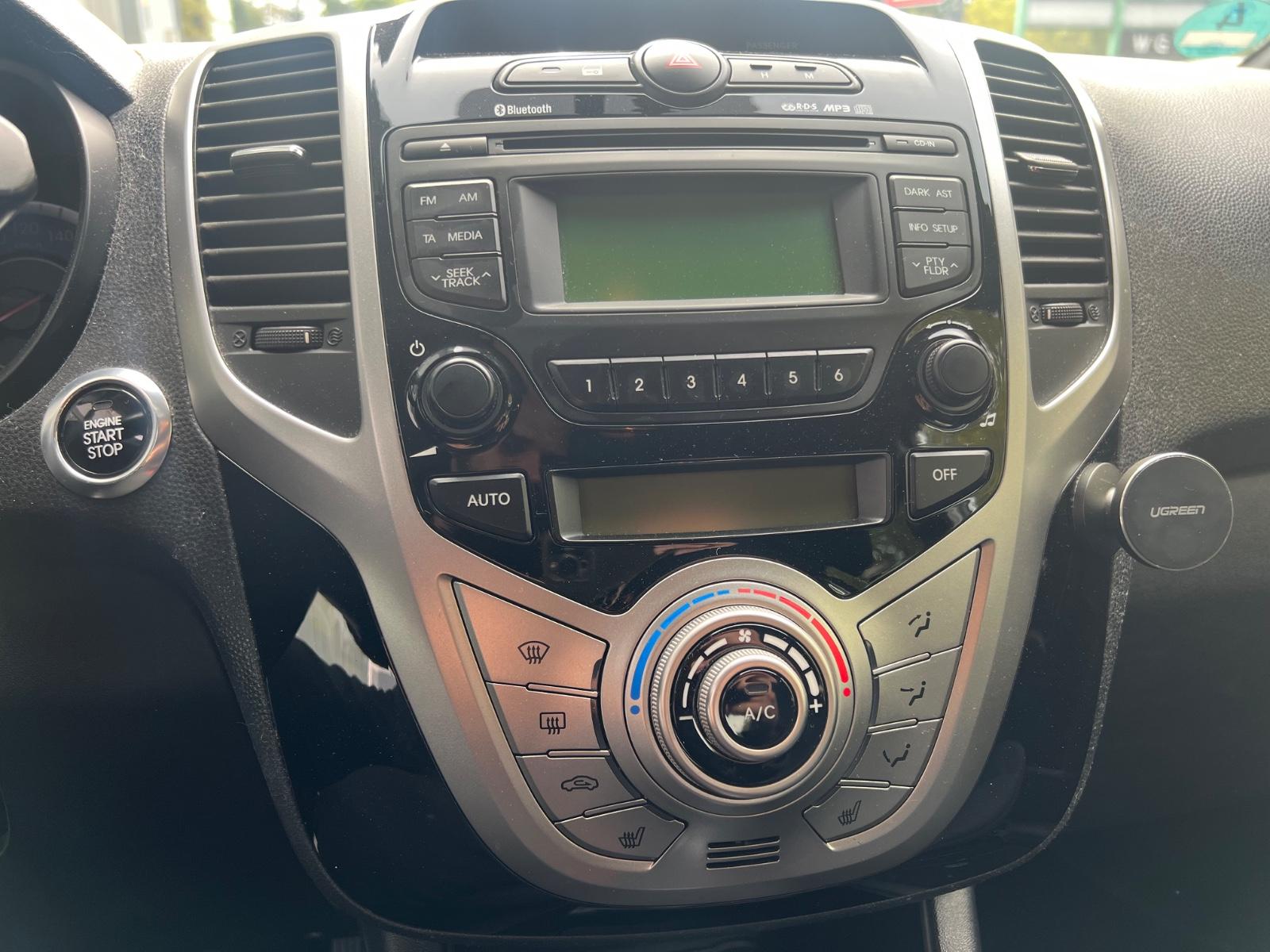Hyundai ix20 2011 — photo 12