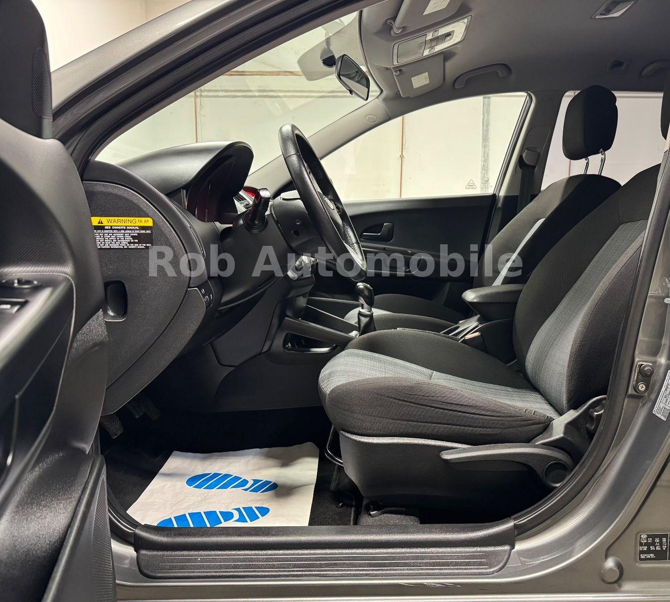 Kia cee'd 2011 — photo 15