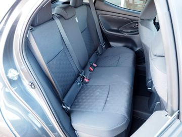 Bild 23 Toyota Yaris Hybrid Style,PDC v+h,Kamera,LED