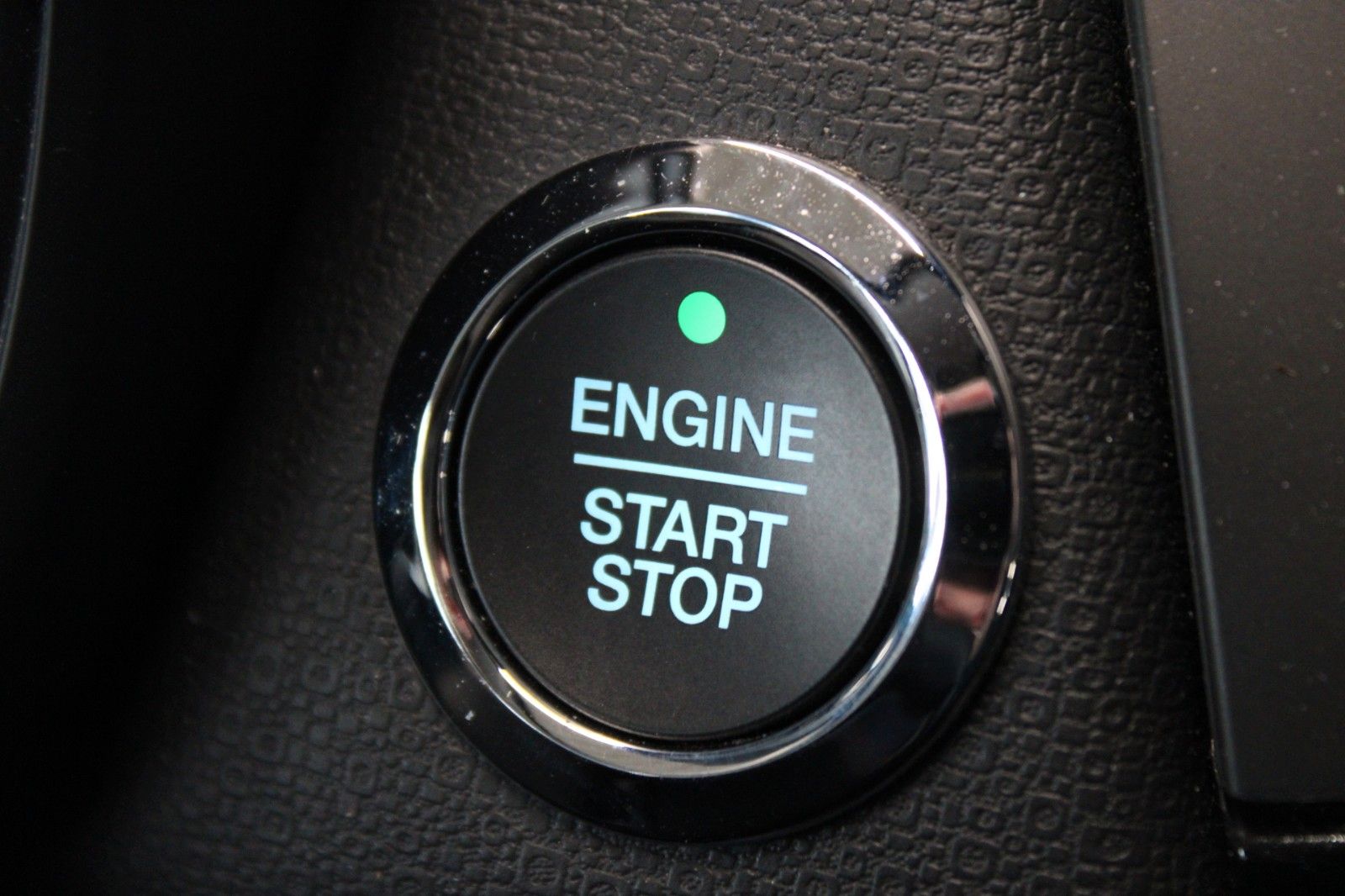 Fahrzeugabbildung Ford EcoSport Titanium LED B&O NAVI DAB Teilleder