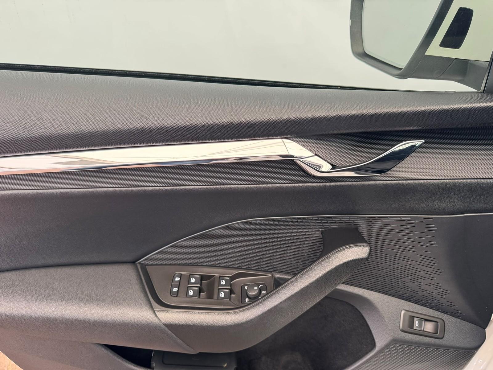 Skoda Octavia Combi 2.0TDI DSG+LED+KEYLESS+APP+PDC+MFL