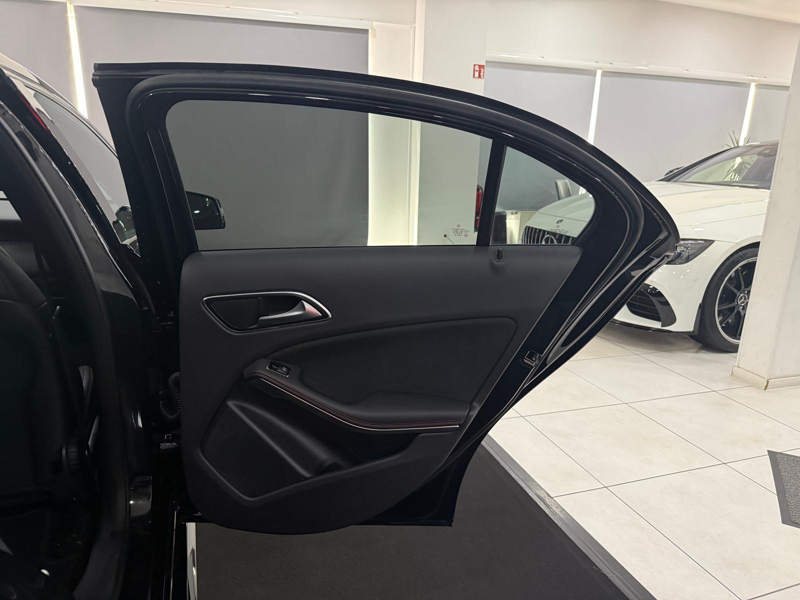 Mercedes-Benz A 180 BE AMG-LINE*PANORAMA*NIGHT*LED*SHZ*2.HAND*
