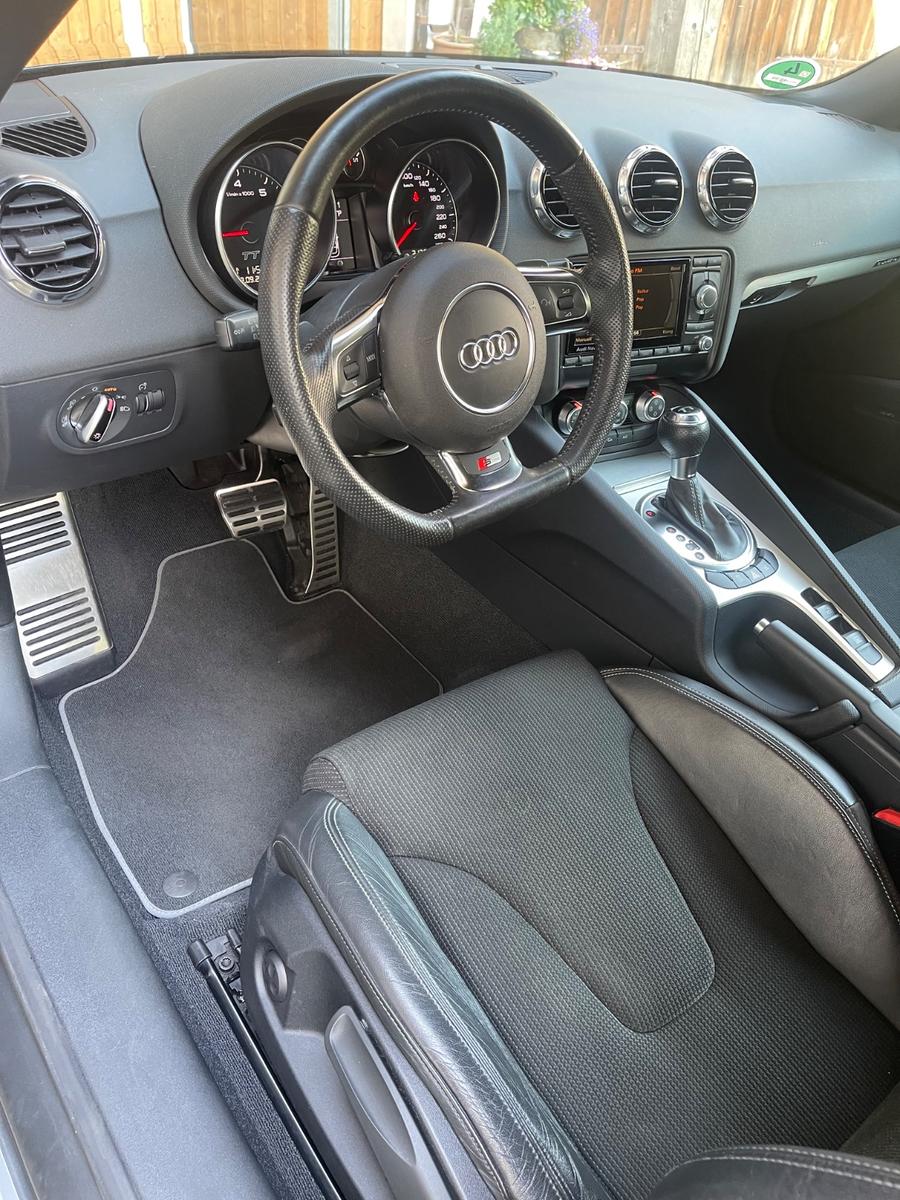 Audi TT Roadster 2.0 TFSI S tronic quattro -