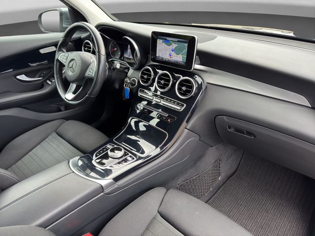 Fahrzeugabbildung Mercedes-Benz GLC 220d 4Matic+LED+Distronic+Kamera+AHK