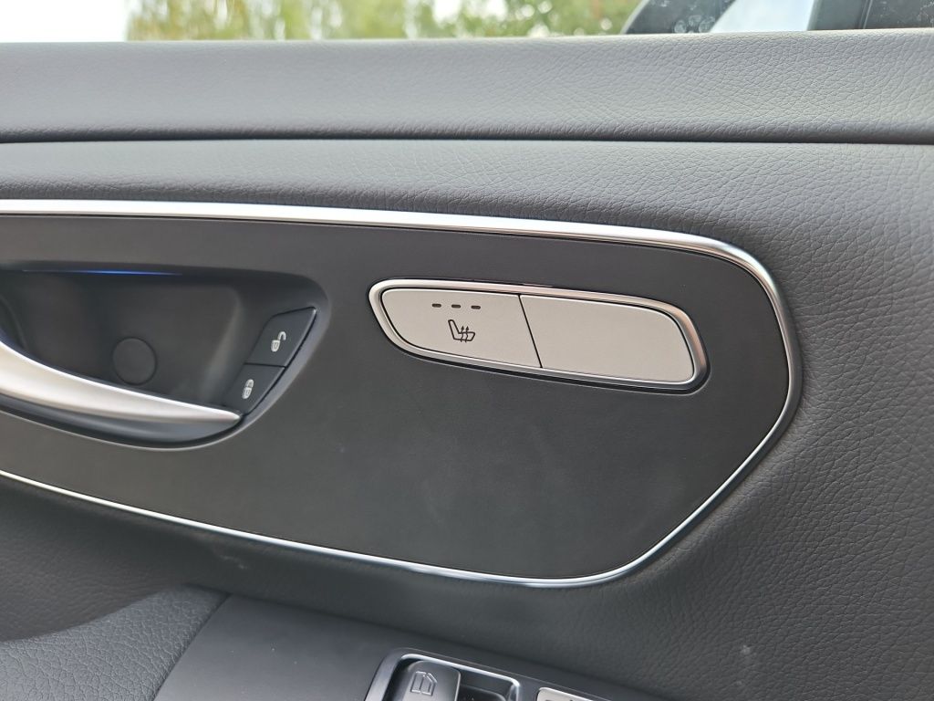 Fahrzeugabbildung Mercedes-Benz V 300 d Style lang AMG Style 4MATIC AHK STH AUT