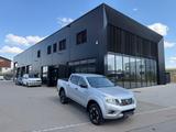 Nissan Navara NP300 Acenta Double Cab 4x4  Aut AHK - silberne Nissan Navara