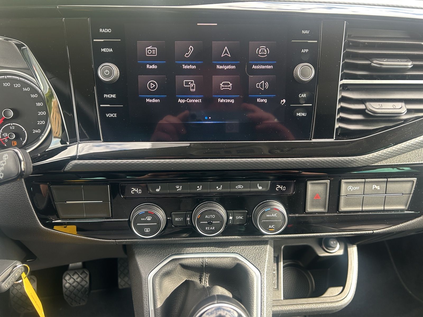 Fahrzeugabbildung Volkswagen T6 Multivan T6.1 TDI Gen Six NAVI AHK LED STANDH