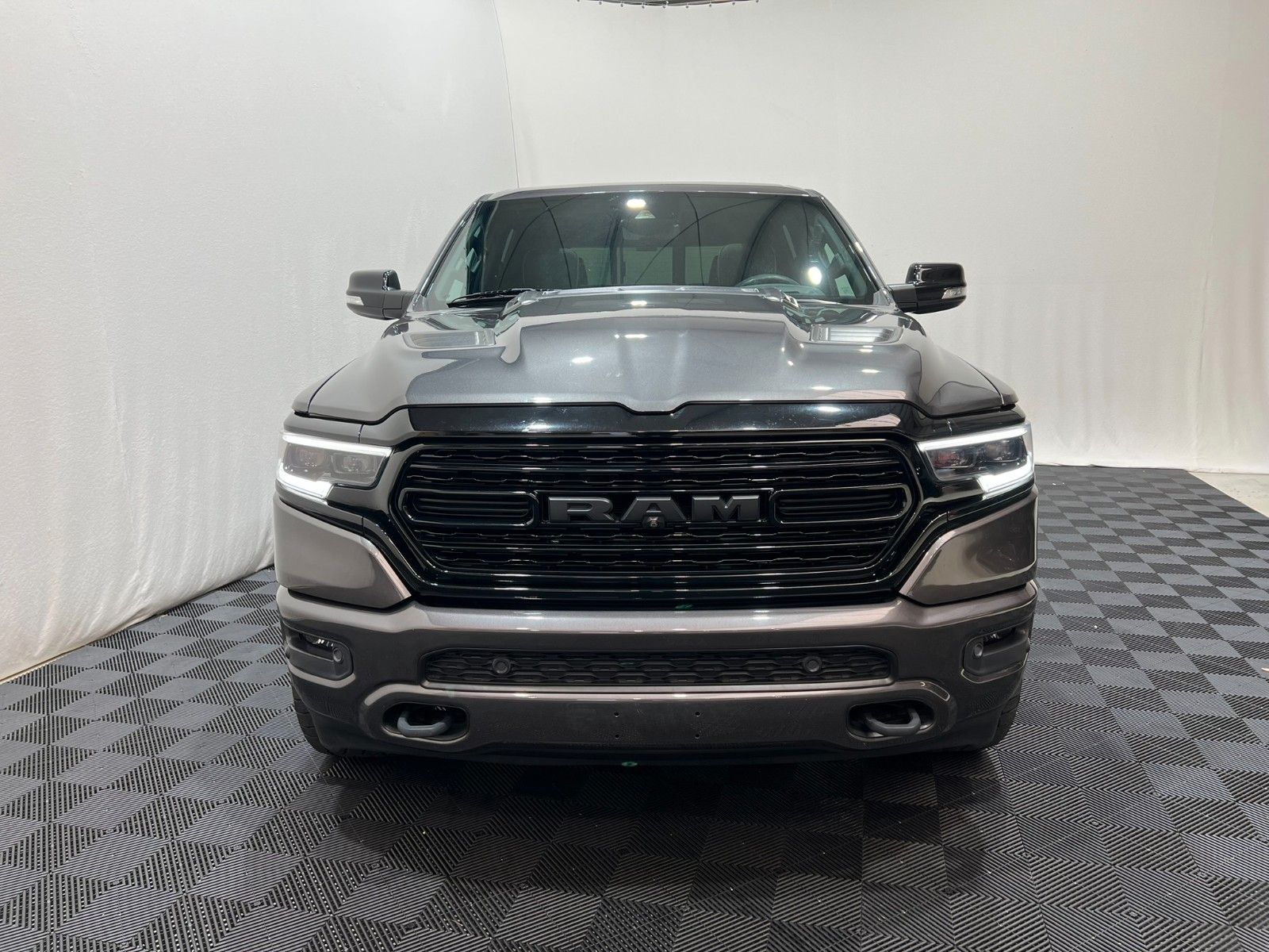 Fahrzeugabbildung Dodge RAM  1500 LIMITED NIGHT CREW CAB 4X4 *MFT*