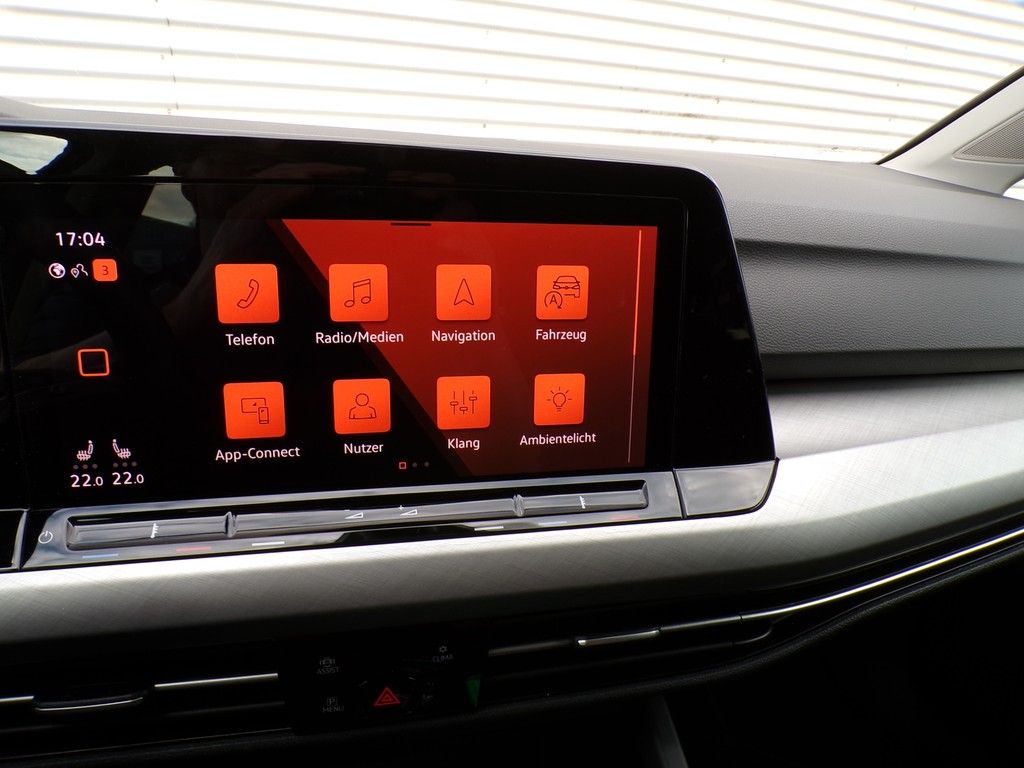 Fahrzeugabbildung Volkswagen Golf VIII Variant 2,0 TDI Life DSG *AHK*LED*Side