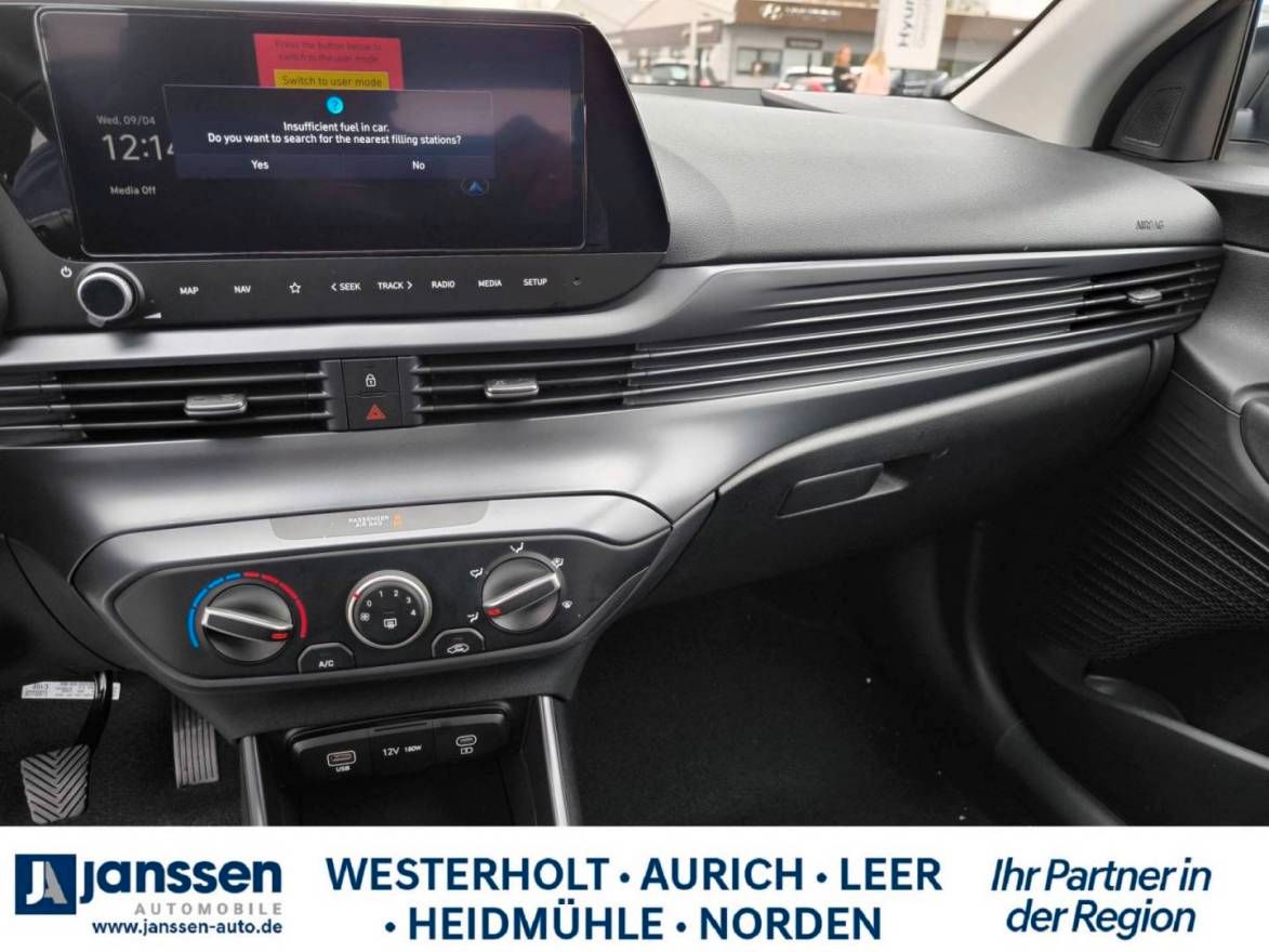 Fahrzeugabbildung Hyundai i20 Select Funktionspaket PDC Navi Rückfahrkamer