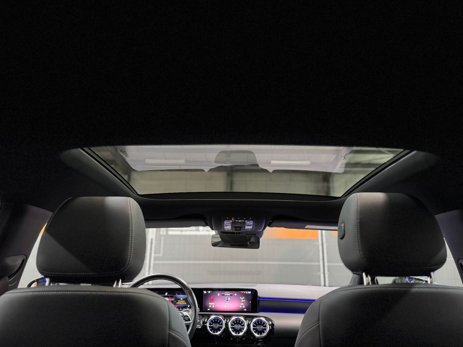 Fahrzeugabbildung Mercedes-Benz A 180 d Night#LED#MBUX#Ambiente#Pano#Spur