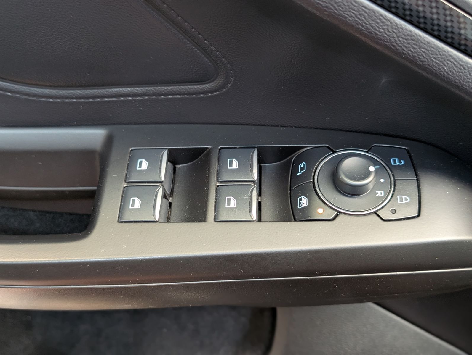 Fahrzeugabbildung Ford Focus 1.0 EB ST-Line ACC LED CAM Styling WINTER