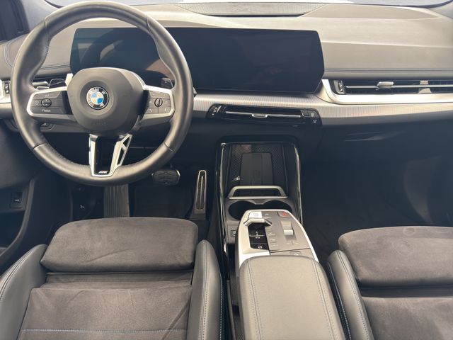 Fahrzeugabbildung BMW 218i Active Tourer M Sport Kamera+Pano+H&K+ACC