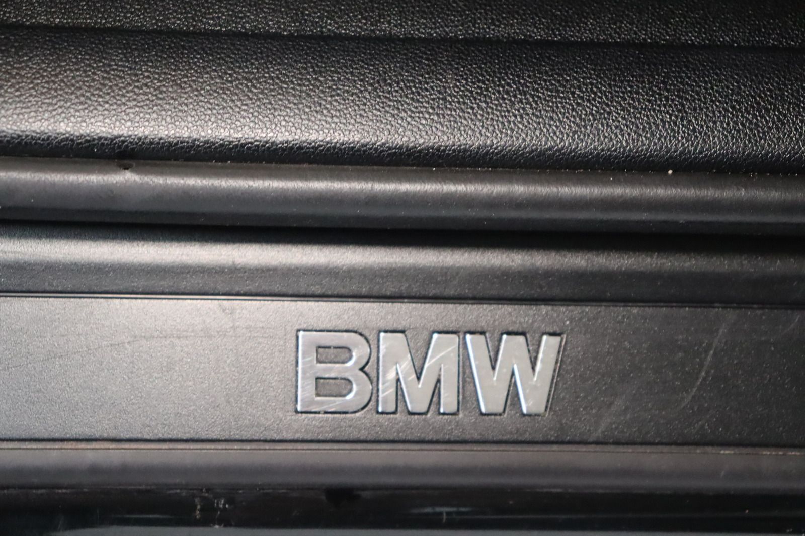 Fahrzeugabbildung BMW 320i touring * Sitzhzg. * Navi
