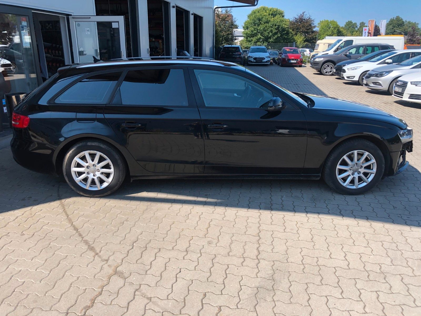 Fahrzeugabbildung Audi A4 Avant Attraction Wildschaden