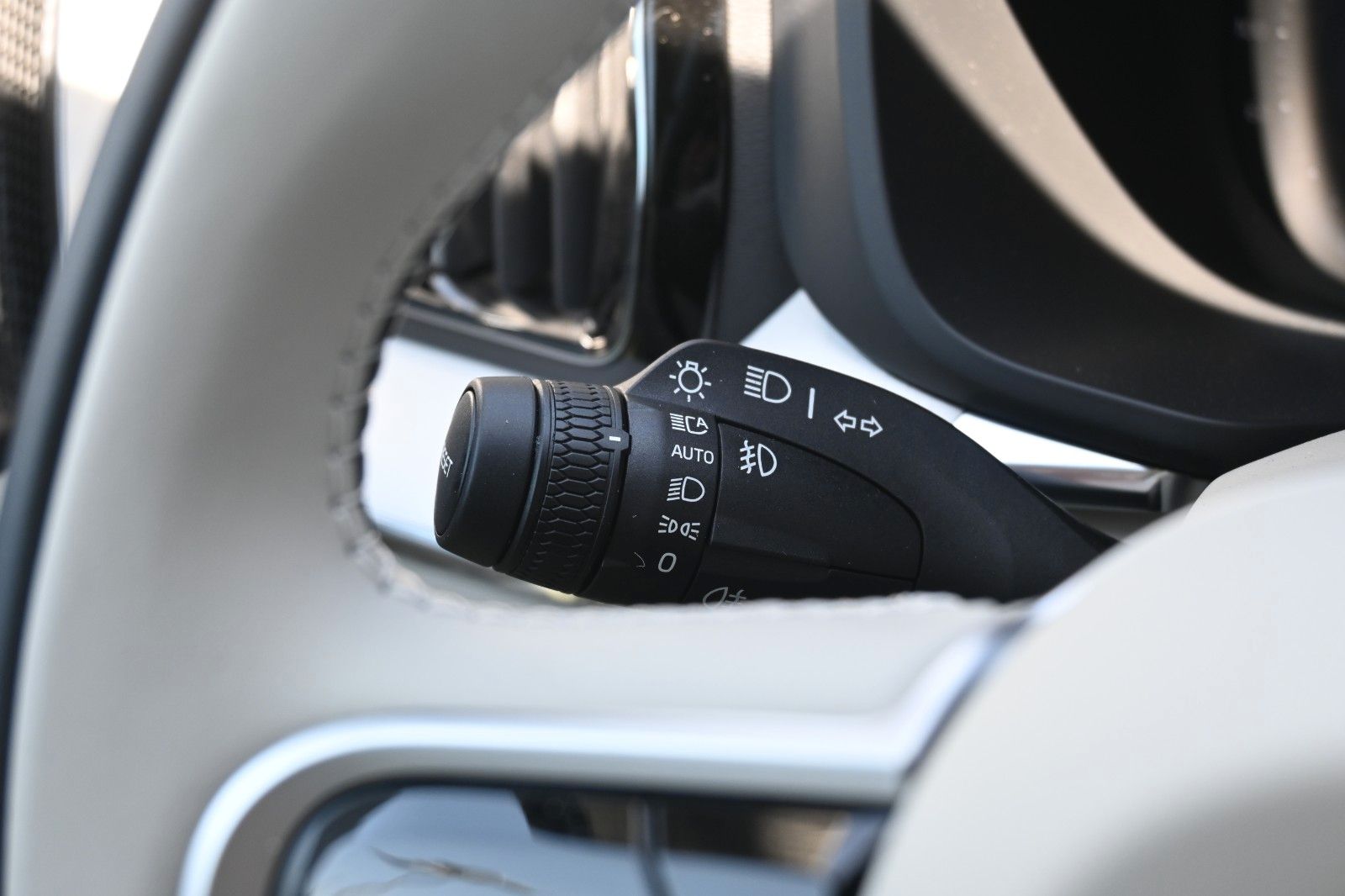 Fahrzeugabbildung Volvo XC60 B5 B AWD Plus Dark*FSHZG*PANO*360°*ACC