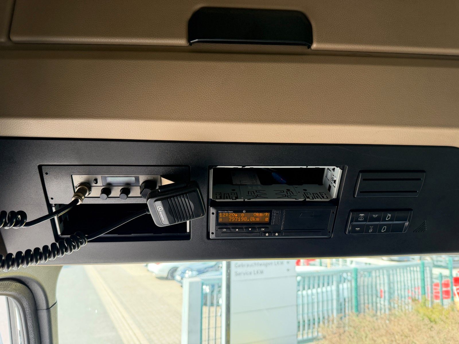 Fahrzeugabbildung Mercedes-Benz Actros 2542 L 6x2 Standklima Retarder
