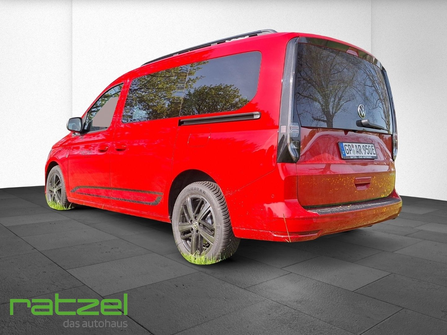 Fahrzeugabbildung Volkswagen Caddy Maxi Edition eHybrid 7-Sitz.+NAVI+LED+ACC