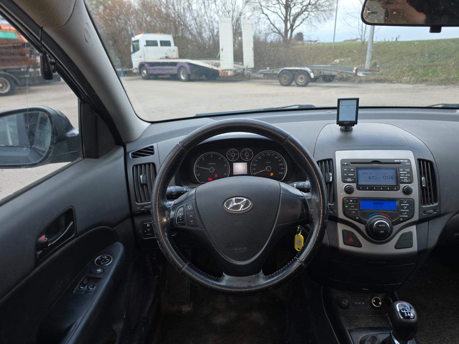 Hyundai i30 2010 — photo 11