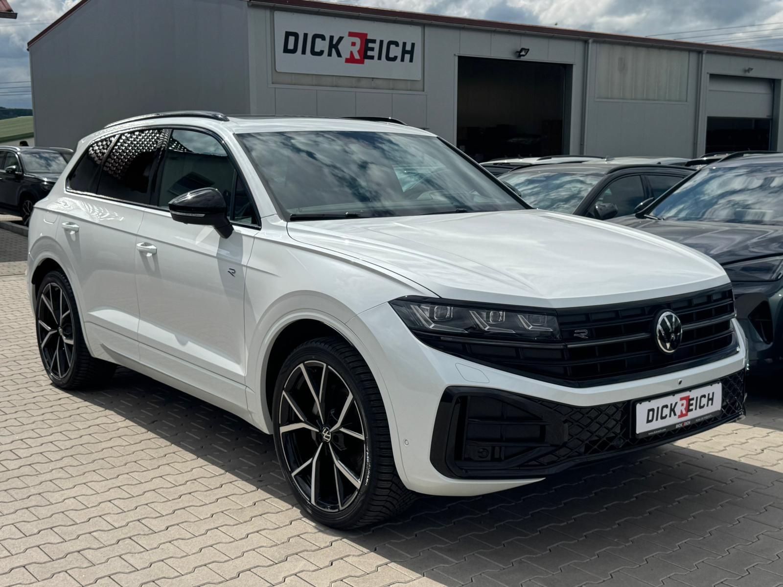 Volkswagen Touareg 3.0TDI 4M R-Line VOLL Black 22" UPE 114T