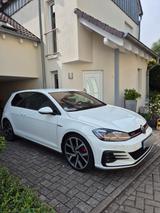 Volkswagen Golf 2.0 TSI GTI Performance  - mit Benzin-Antrieb: Weiß, Sportwagen