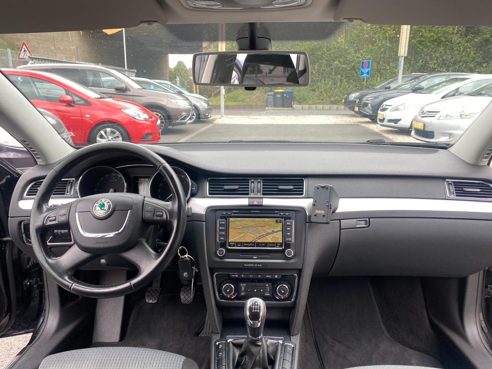 Skoda Superb 2010 — photo 12