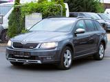 Skoda Octavia Combi Scout 4x4 Navi 8xReifen