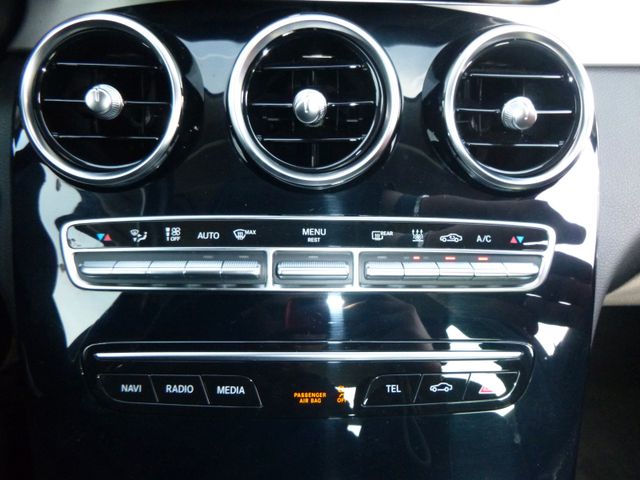 Fahrzeugabbildung Mercedes-Benz C 180 CGI Lim >AUT/NAV/LED/SHZ/PDC/KAM/Distronic