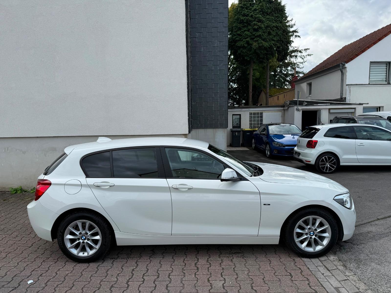 BMW 118 i Automatik*2.Hand*BiXenon*Navi*Kamera*AHK