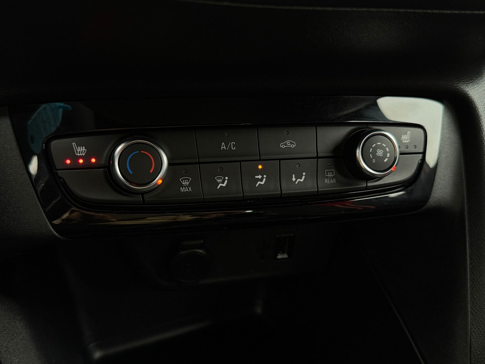 Fahrzeugabbildung Opel Corsa F GS-Line Blis DAB GRA LED Kamera SHZ