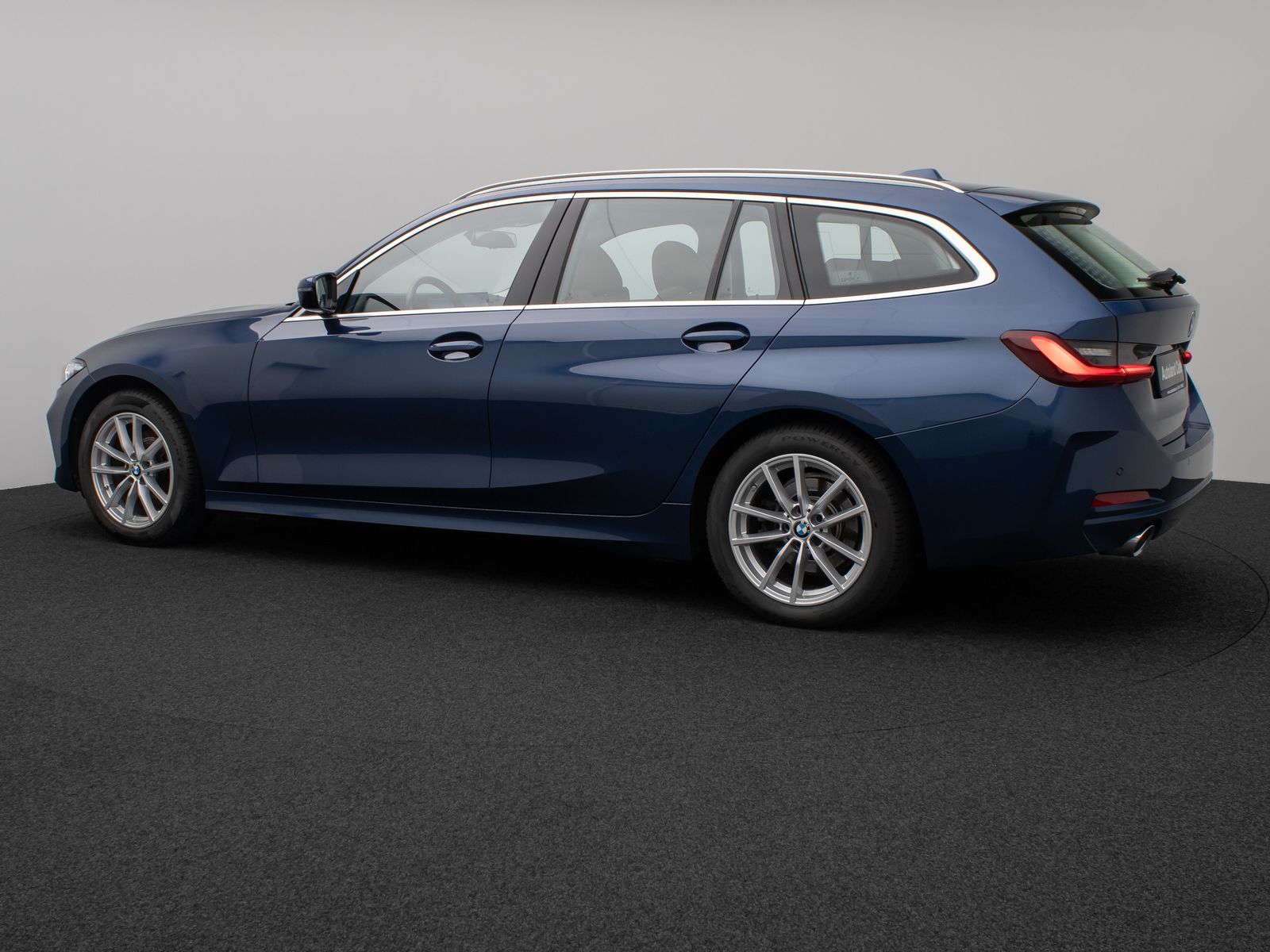 Fahrzeugabbildung BMW 320d xD  Panorama HUD DAB AHK Alarm PDC Sport