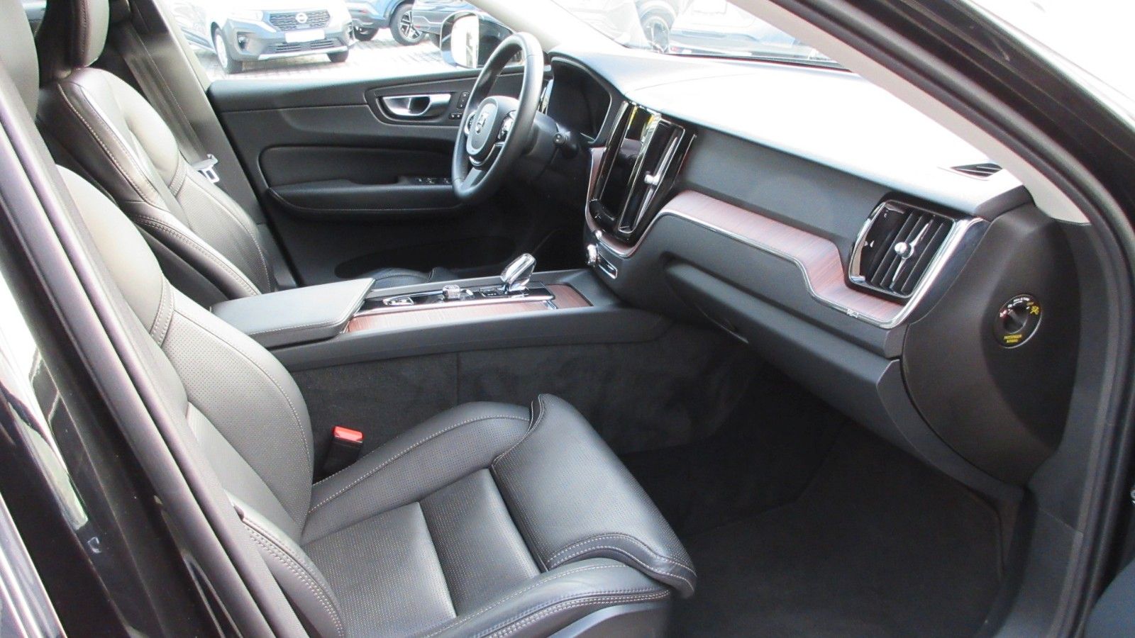 Fahrzeugabbildung Volvo XC 60 B4 Plus Bright 2WD