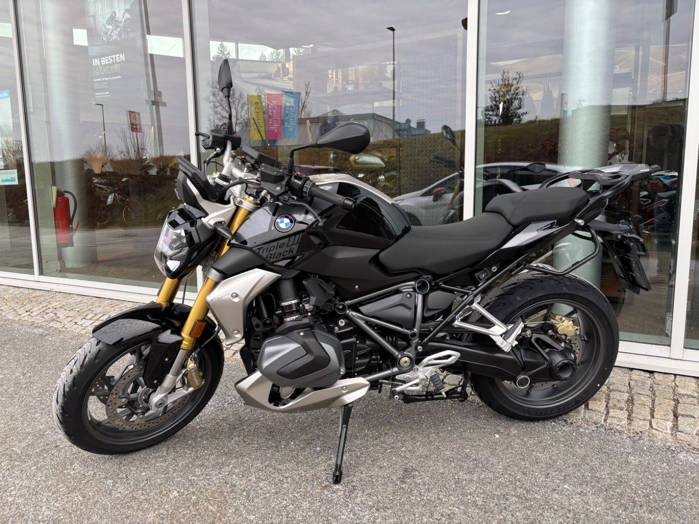 Fahrzeugabbildung BMW R 1250 R Triple Black 3 Pakete