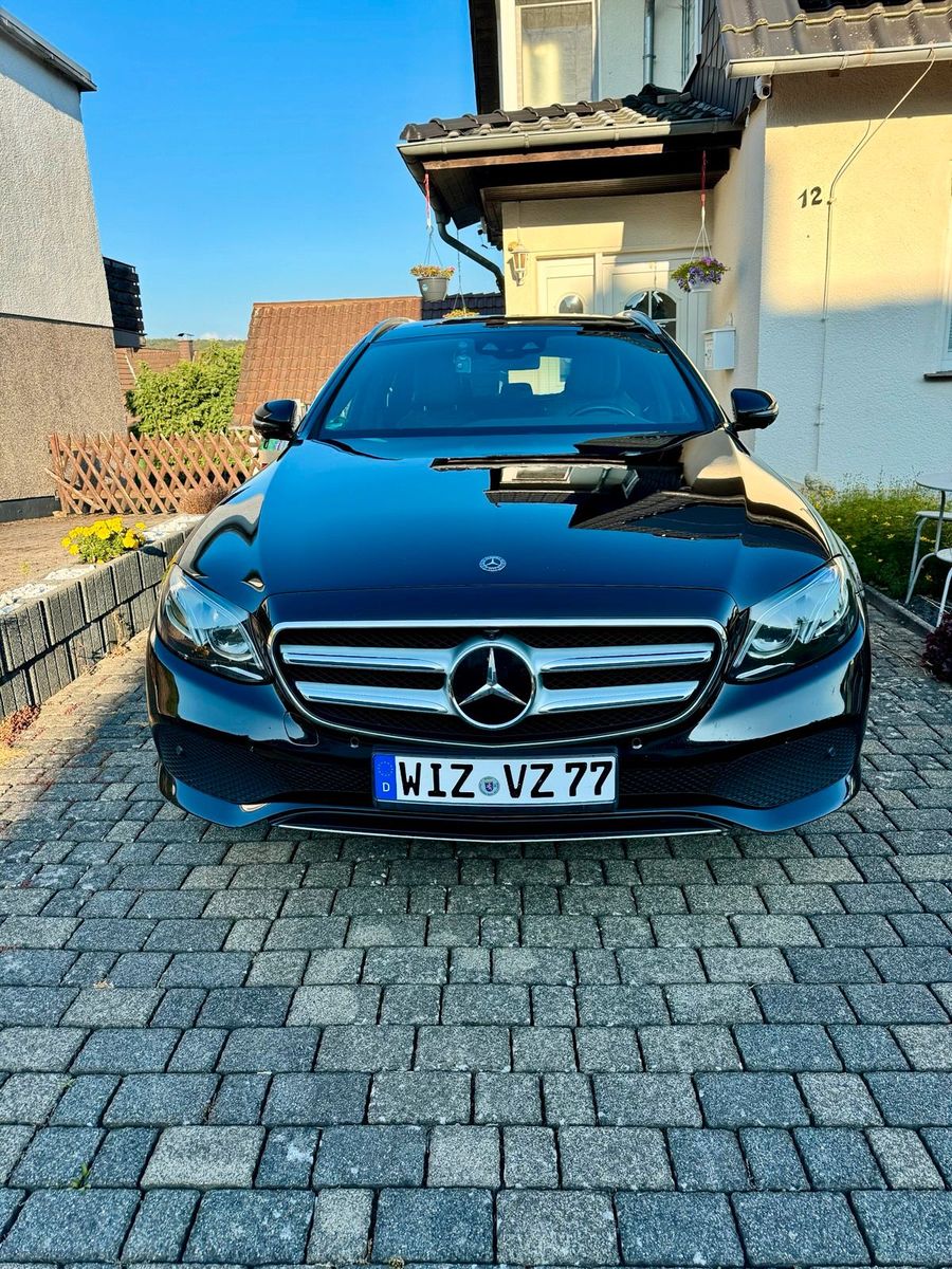 MERCEDES-BENZ Mercedes E220d ,Burmester,Panorama,Multibe...