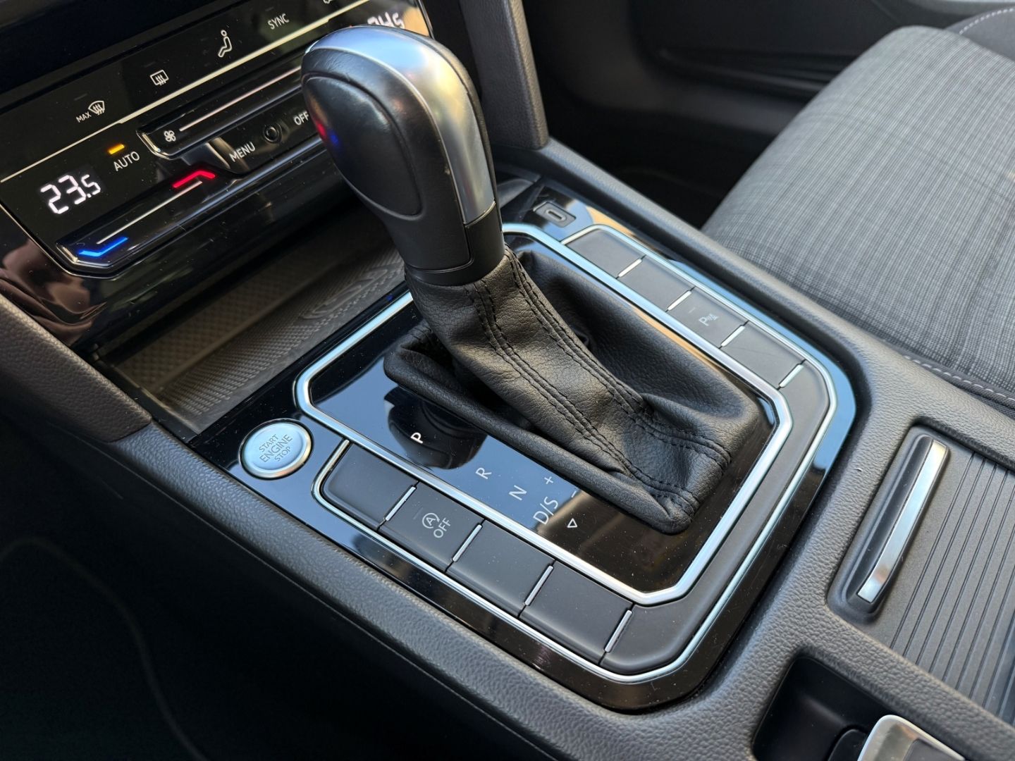 VW Passat Business AHK Navi LED ACC SHZ CarPlay And - Image 23