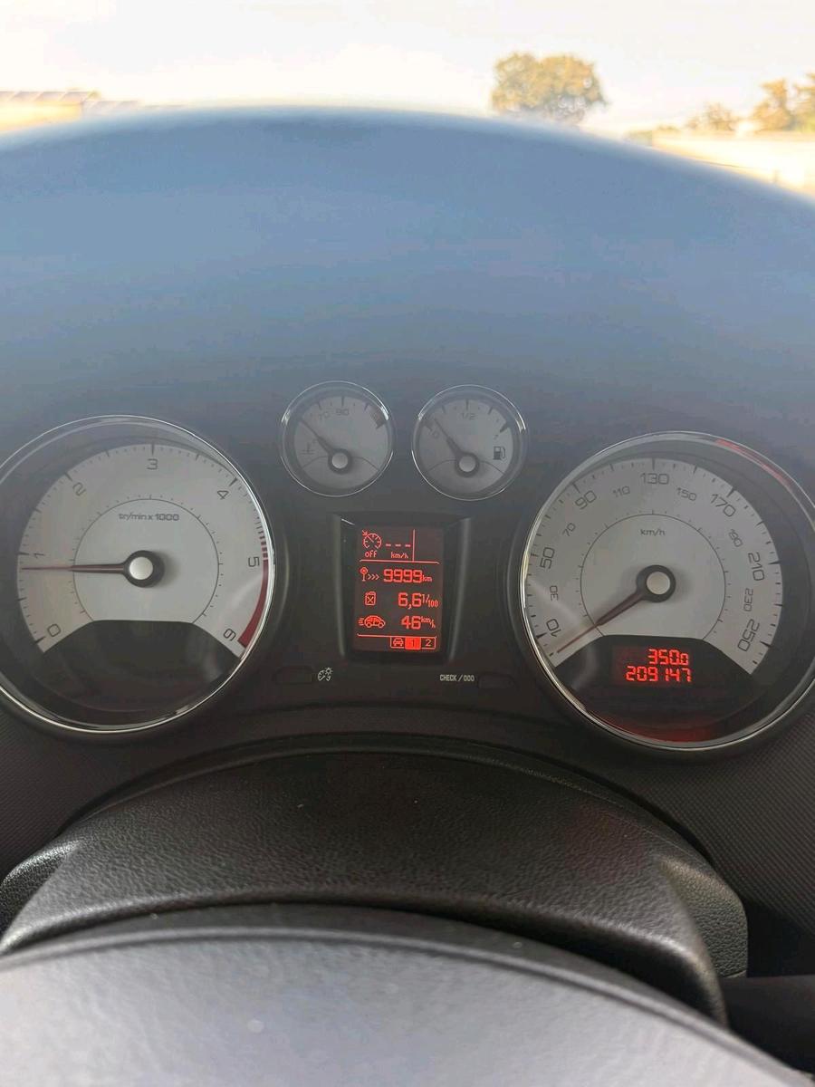 Peugeot 308 2010 — photo 11