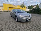Toyota Avensis Sol 2.2 D-4D Automatik Sol - Toyota Avensis Sol mit Diesel-Antrieb