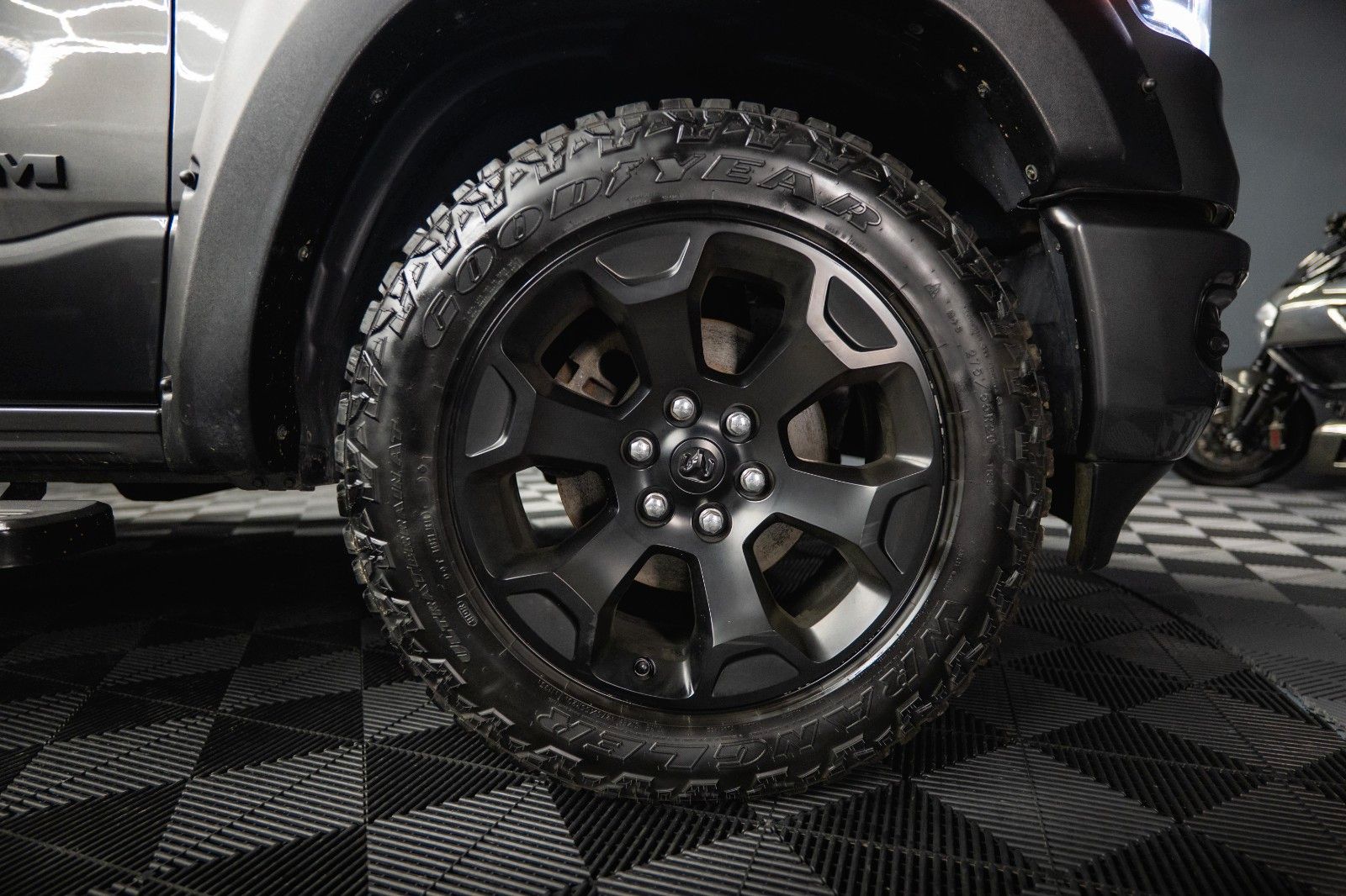 Fahrzeugabbildung Dodge RAM 5.7 V8 HEMI 4x4 OFFROAD NIGHT-Edition LED