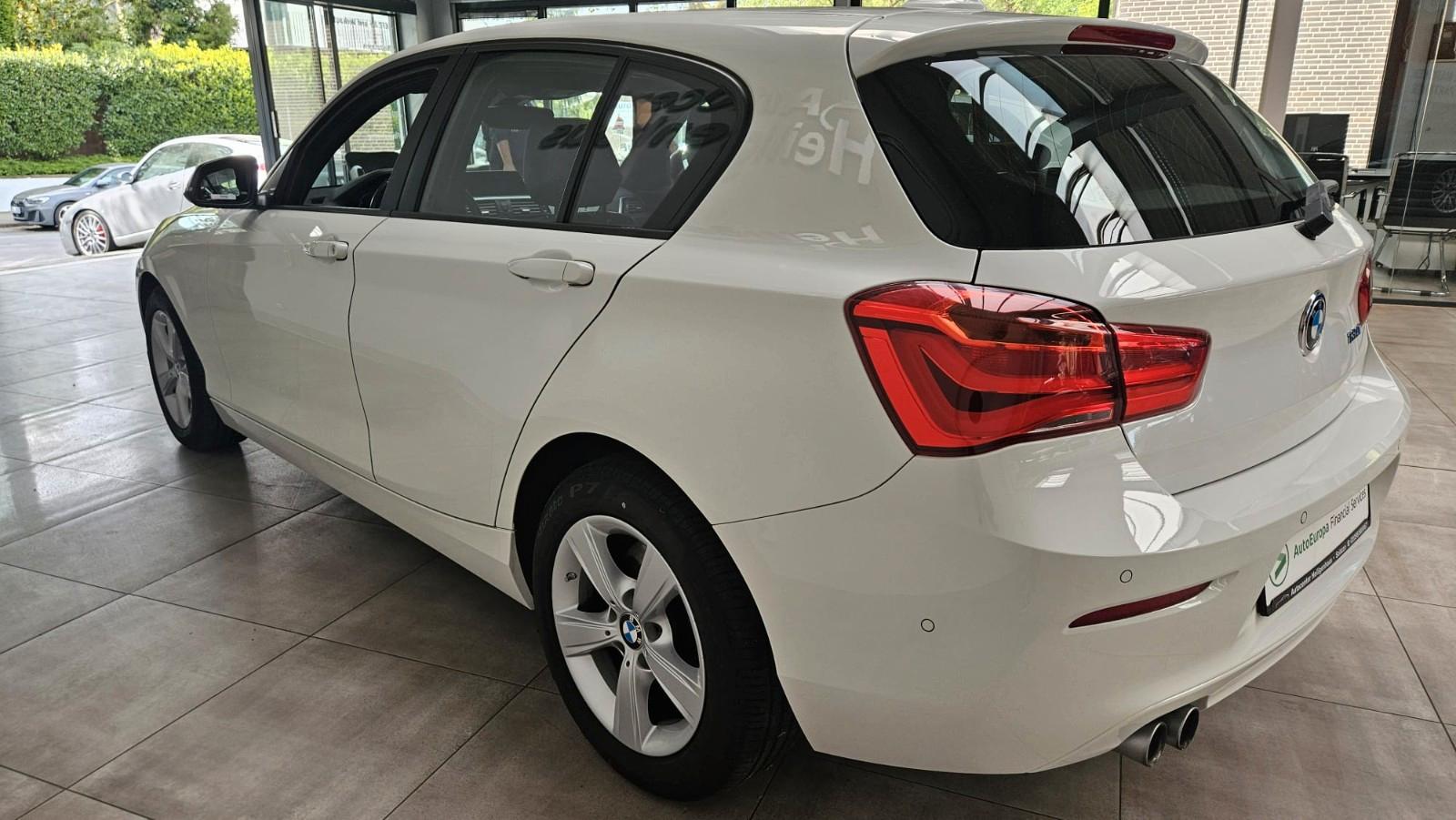 BMW 120i Vollleder Navi Tempomat Sitzheizung PDC LED