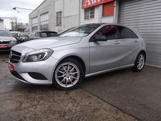 Mercedes-Benz A -Klasse 250 4Matic Autom, Navi, Teilleder