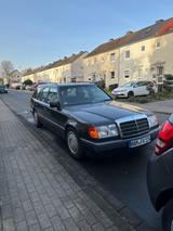 Mercedes-Benz 230 TE Automatik - schwarze Mercedes-Benz E 230