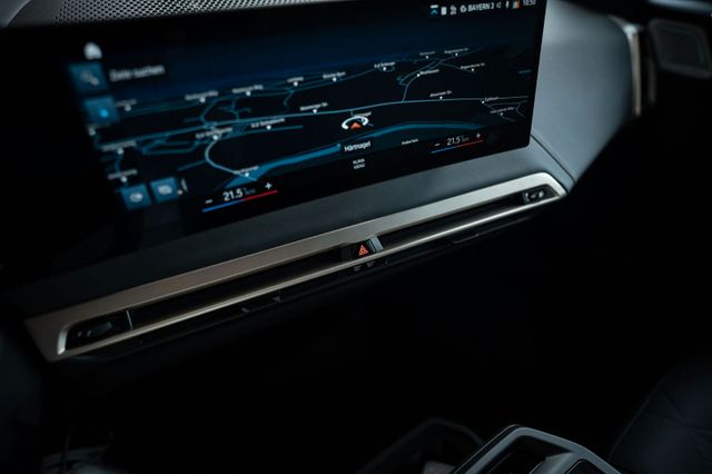 Fahrzeugabbildung BMW iX M60 M-Bremse Laser-Licht Surround Sound AHK